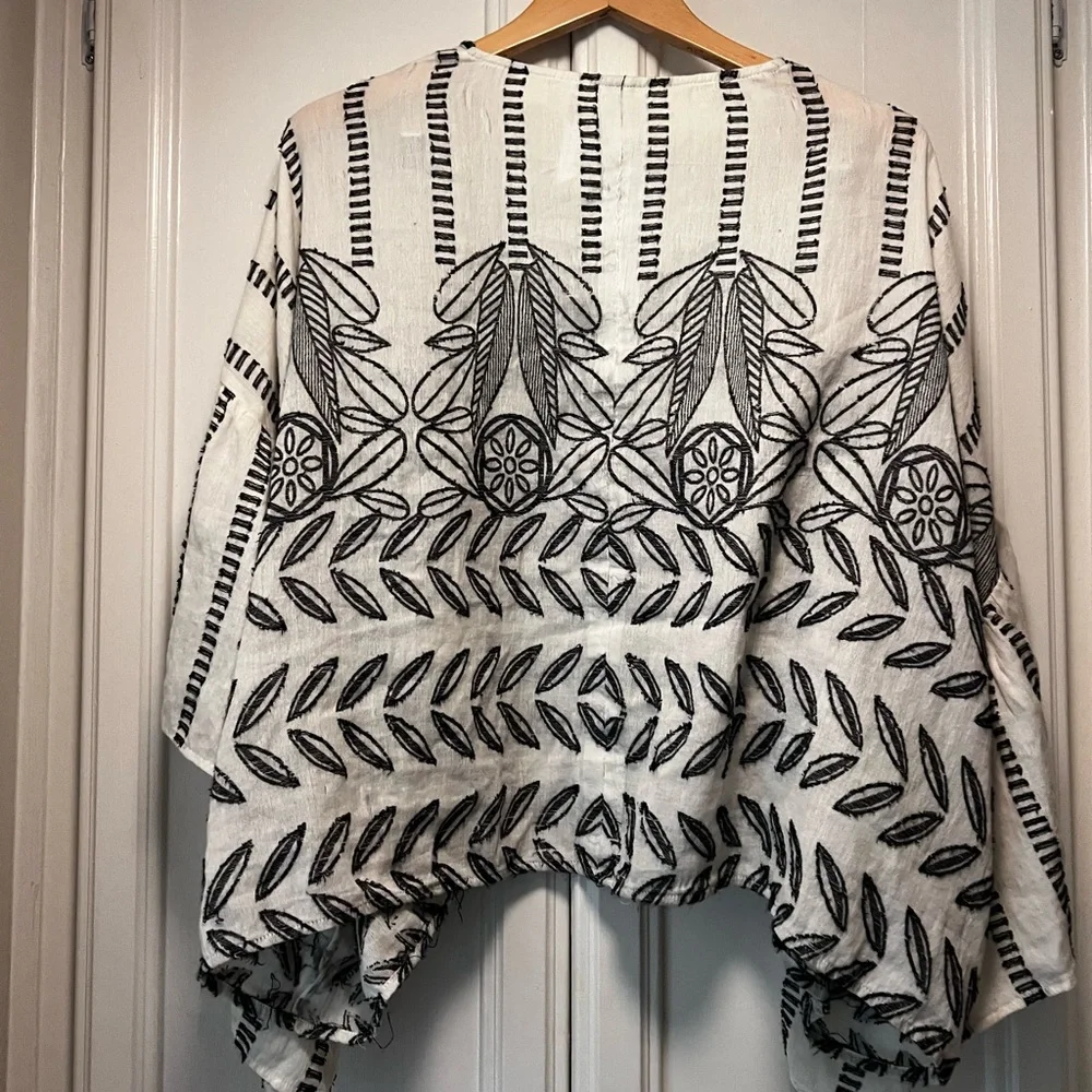 Anthropologie Akemi + Kin Embroidered Kimono Tunic Boho Relaxed Fit One Size - Picture 6 of 7